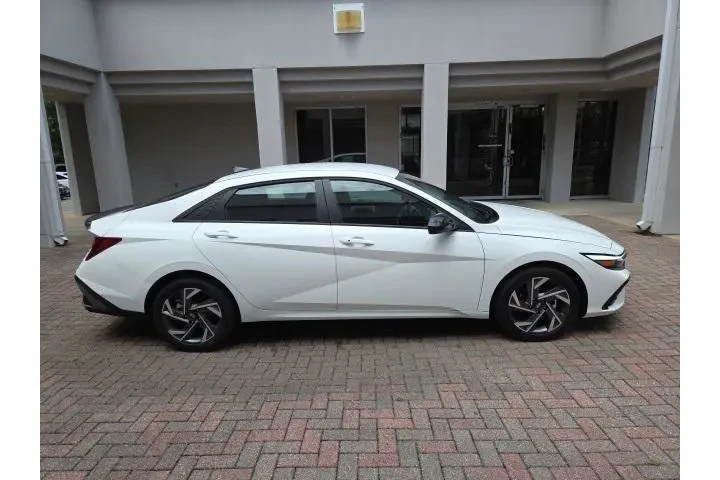 $23995 : Hyundai ELANTRA 2025 SEL Spo image 5