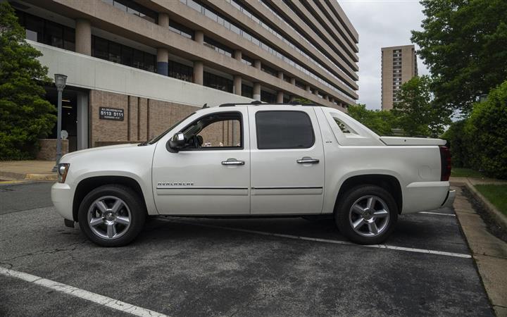 $24000 : 2012 CHEVROLET AVALANCHE image 6