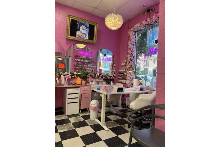 Solisito manicurista image 2