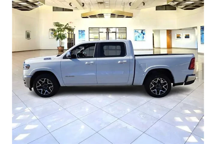 $39995 : Ram 1500 2025 4x4 Laramie 4d image 4