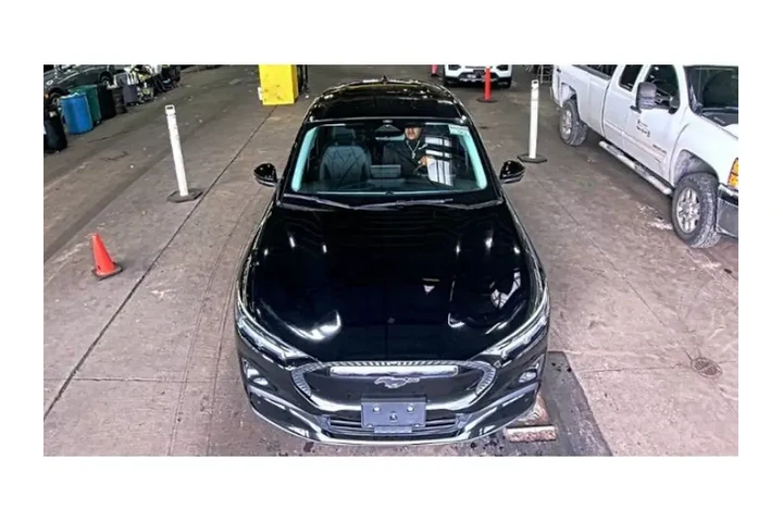 $21493 : Ford Mustang Mach-E 2023 AWD image 2