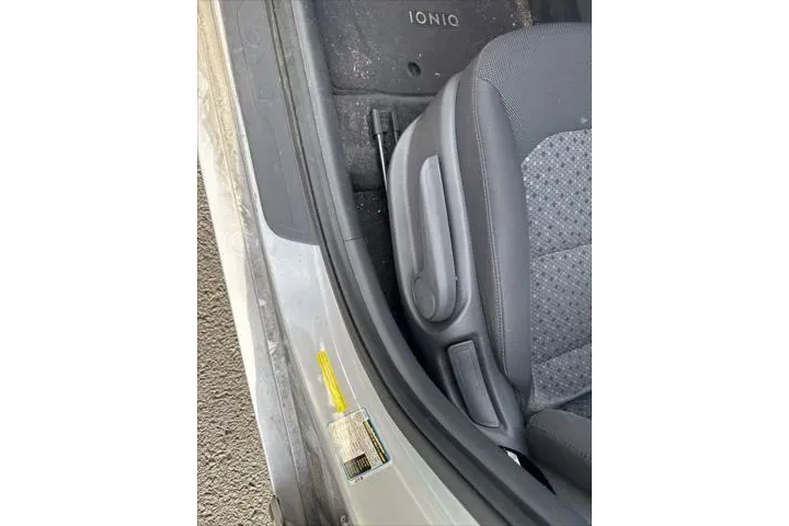 $14995 : Hyundai IONIQ Plug-in Hybrid image 5