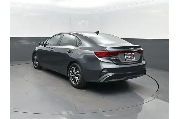 $16901 : Kia Forte 2024 LX 4dr Sedan image 3