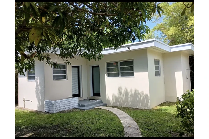 $1700 : Casa de 2 habitaci m image 2