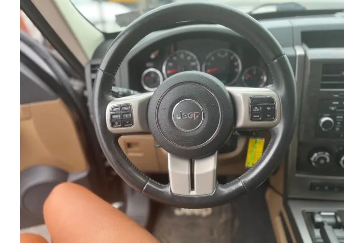 $7495 : 2012 Liberty Limited image 9