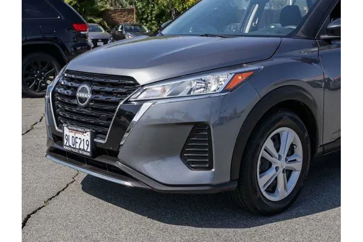 $17604 : Nissan Kicks 2024 S 4dr Cros image 10