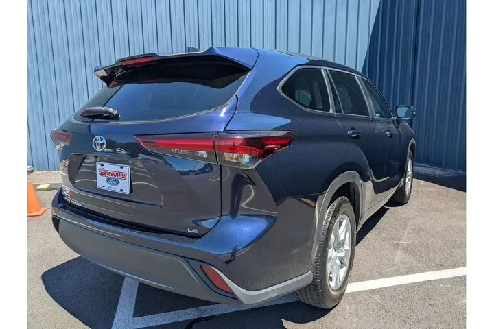 $38888 : Toyota Highlander 2025 LE 4d image 5
