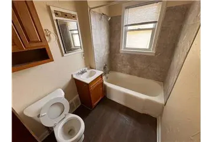 $1250 : Rental property with 2 bedro image 7