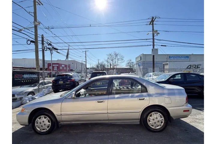 $3699 : 1996 Accord 25th Anniversary image 8