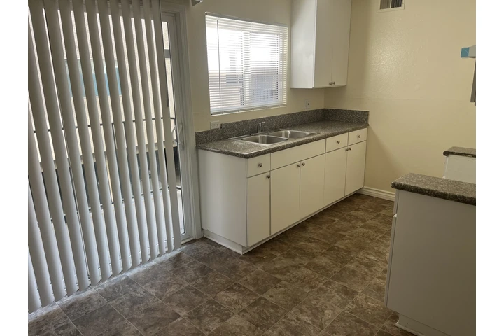 $2400 : APT 2 CUARTOS 2 BAÑOS LYNWOOD image 6