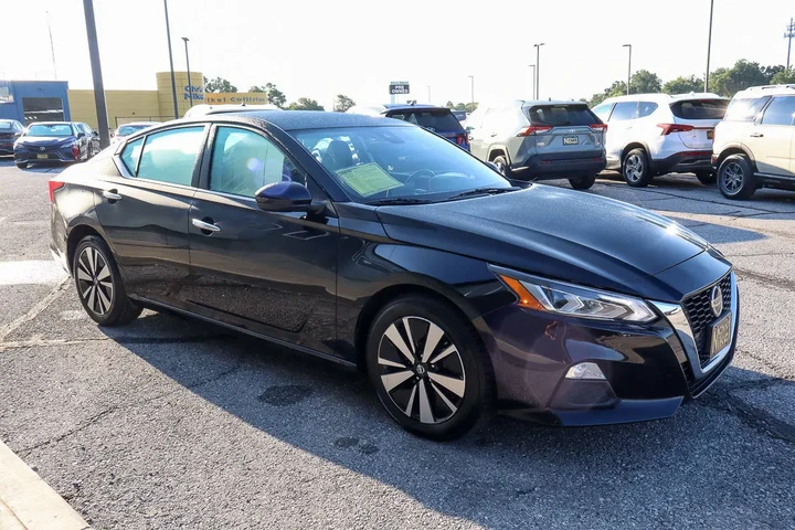 $18388 : 2022 Altima 2.5 SV image 3