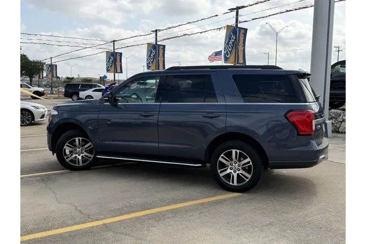 $37003 : Ford Expedition 2022 4x2 XLT image 10