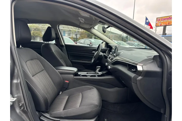 2024 Altima 2.5 SV image 8