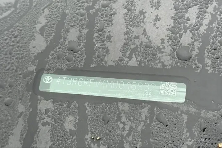 $29990 : Toyota RAV4 Hybrid 2021 AWD image 8