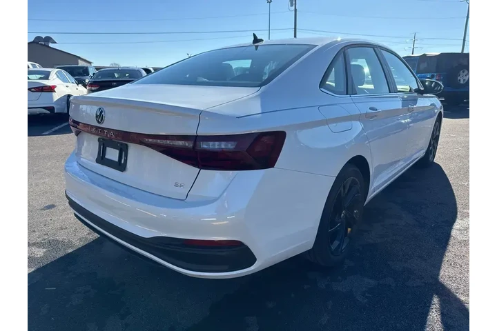 $27777 : Volkswagen Jetta 2025 SE 4dr image 6