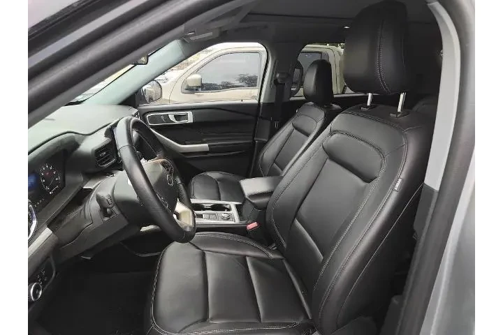 $33085 : Ford Explorer 2023 AWD XLT 4 image 7
