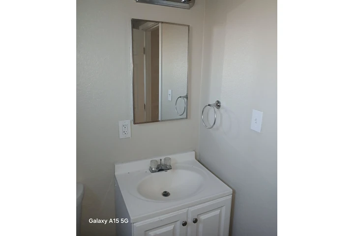 $2050 : ! BEAUTIFUL HOUSE LIKE NEW !! image 5