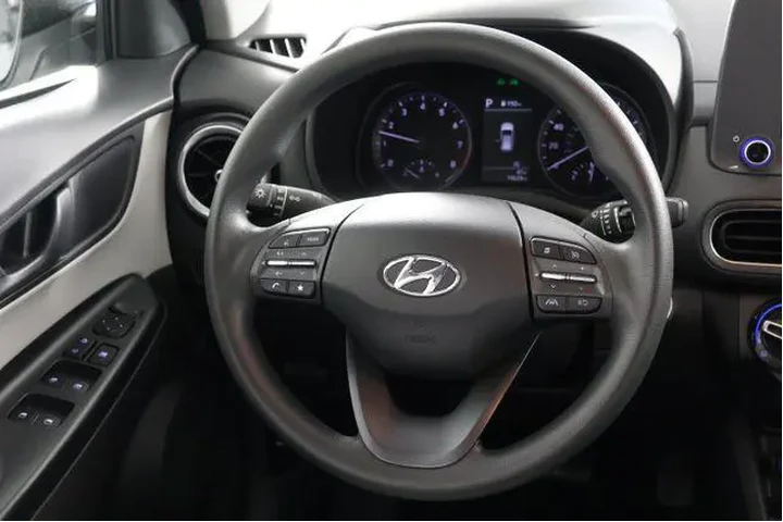 $20989 : Hyundai KONA 2023 AWD SEL 4d image 10