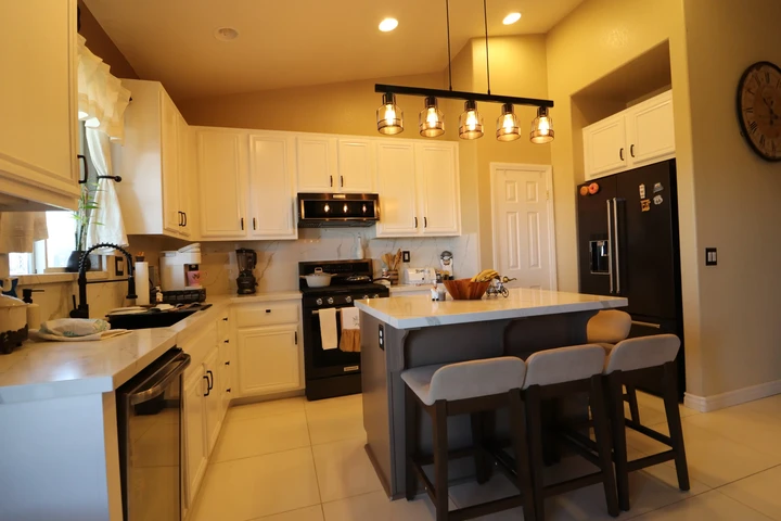 $585000 : House For Sale in Victorville image 4