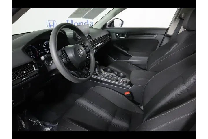 $26375 : Honda Civic 2024 LX 4dr Hatc image 9