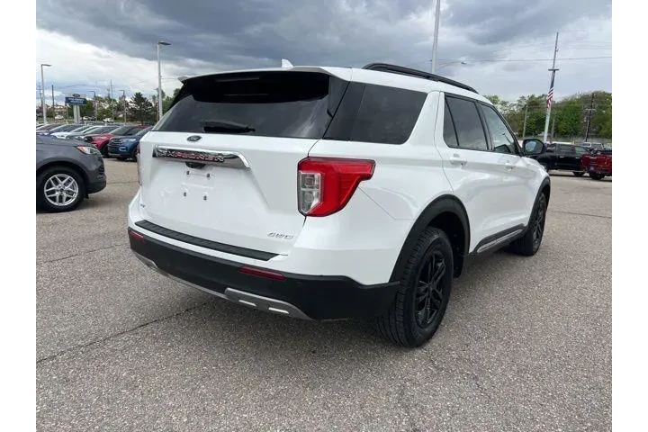 $31958 : Ford Explorer 2023 AWD XLT 4 image 4