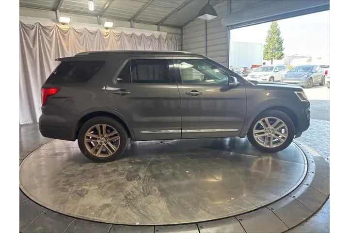 $13999 : Ford Explorer 2017 XLT 4dr S image 4