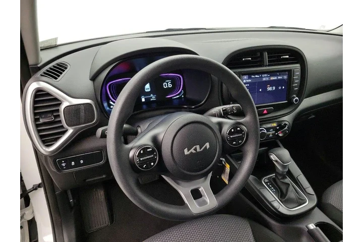 $19998 : Kia Soul 2024 LX 4dr Crossov image 10