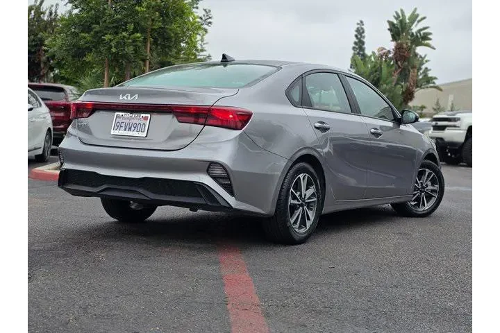 $16495 : Kia Forte 2023 LXS 4dr Sedan image 5