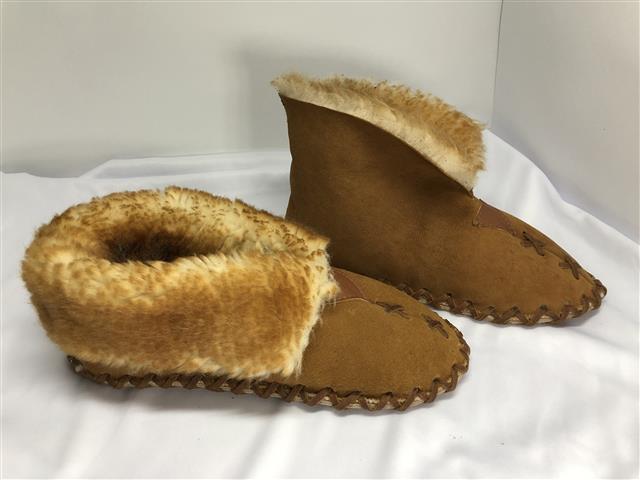 $84 : Women's/Men's Leather Slippers image 7