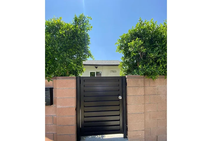 $850 : 1 recamara 1 bano casa image 6