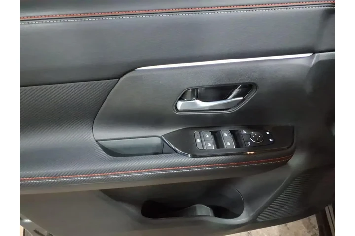 $24823 : Nissan Kicks 2025 AWD SR 4dr image 8