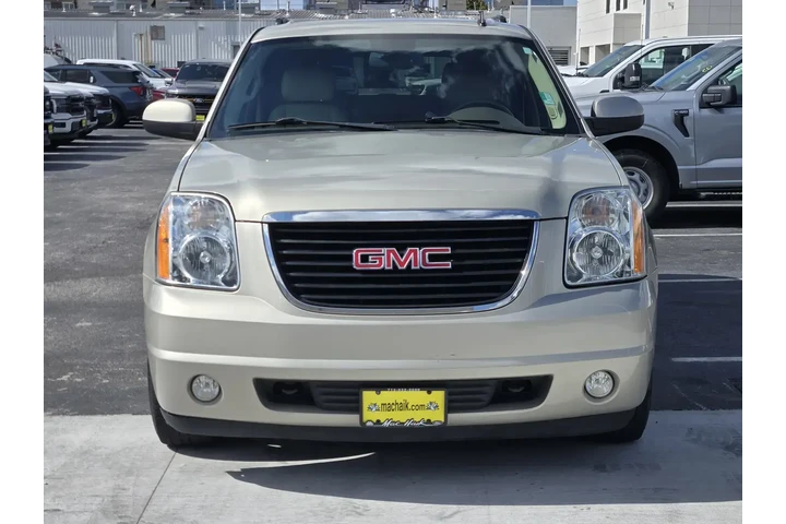 $16992 : GMC Yukon XL 2014 4x2 SLT 4d image 2