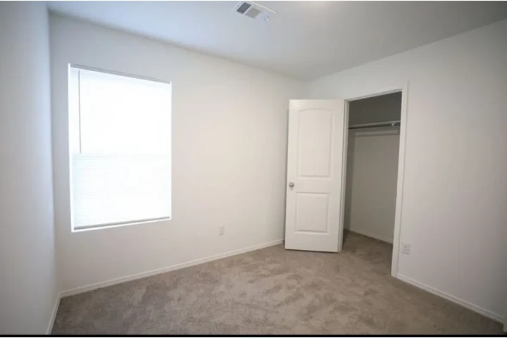 $1600 : Rent image 2