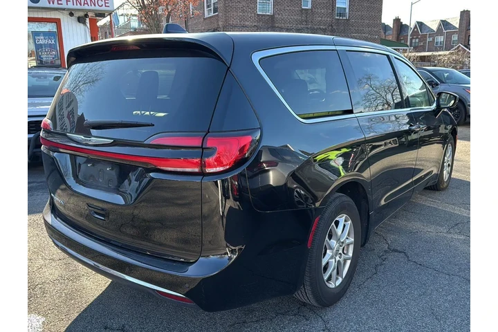$27990 : Chrysler Pacifica 2024 Touri image 8