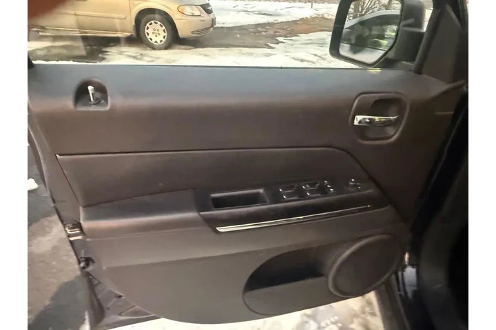 $7825 : 2011 Patriot image 9