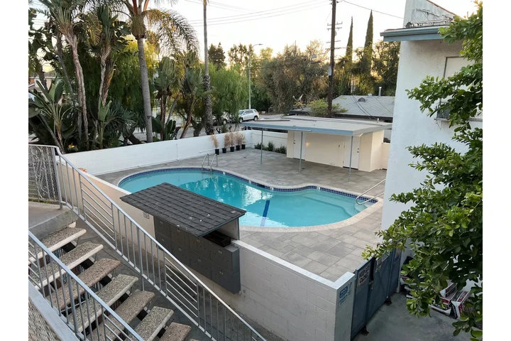 $2195 : CUDAHY APARTAMENTO image 3