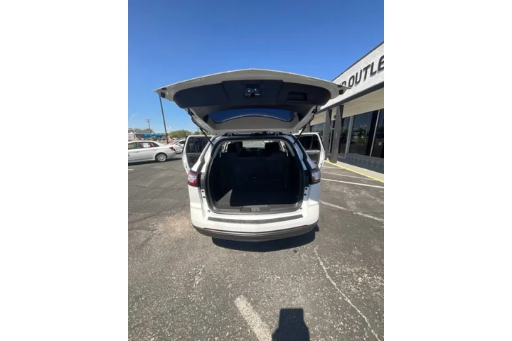 2016 Traverse LT image 10