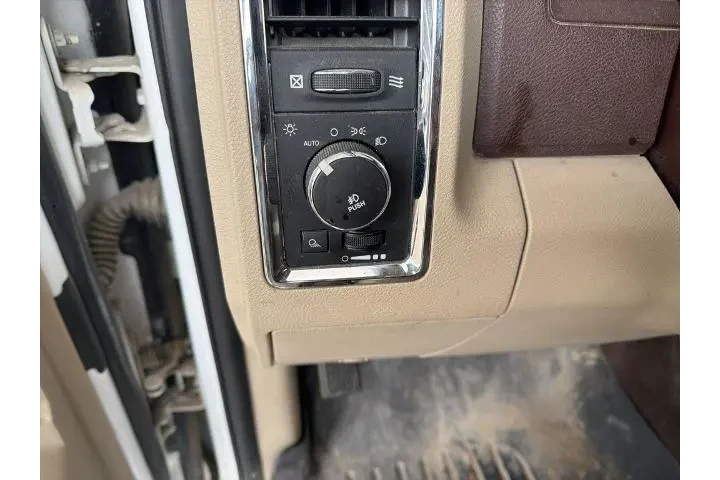 $19125 : Ram 1500 2013 4x4 Laramie 4d image 9