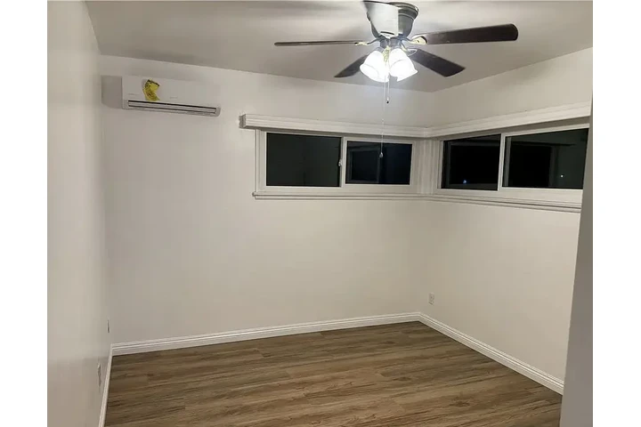 $1200 : Beautifully remodeled 2-bed, 1 image 5