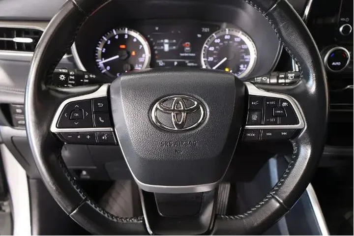 $28600 : Toyota Highlander 2023 AWD L image 3