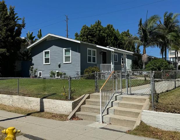 $1830 : California Bungalow , The bung image 1