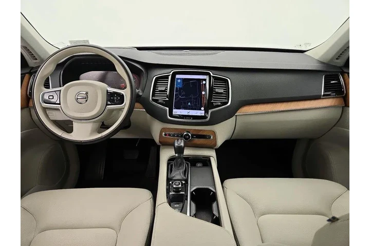 $39998 : Volvo XC90 2022 AWD T6 Momen image 9