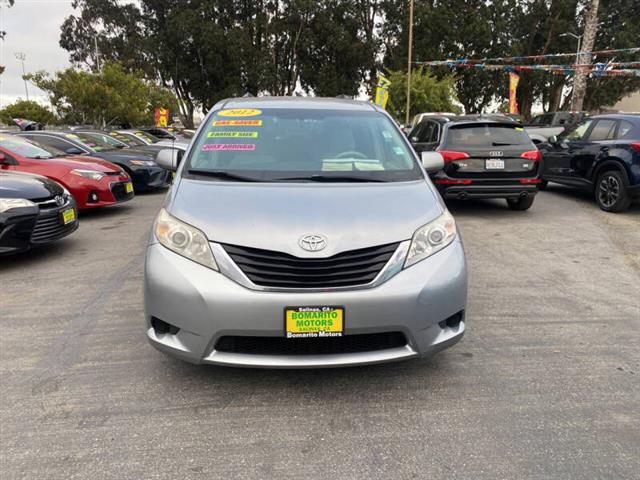 $12999 : 2012 Sienna LE 8-Passenger image 3