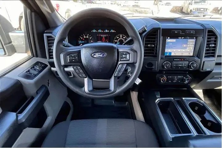 $25580 : Ford F-150 2017 4x2 XL 4dr S image 5