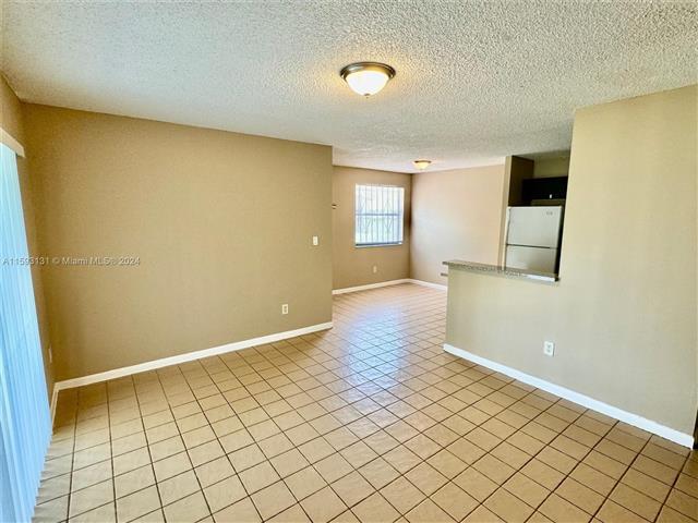 $2467 : Miami Lakes Renta Facil. image 7