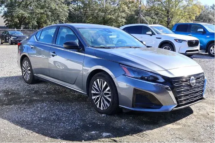 $17998 : Nissan Altima 2024 2.5 SV 4d image 3