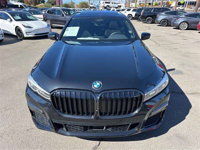 $46477 : 2022 7 Series 740i image 3