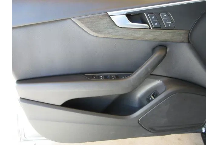 $16975 : Audi A4 2019 Titanium 40 TFS image 9