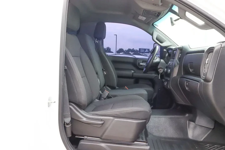 $31988 : 2022 Silverado 3500HD 2WD Reg image 8