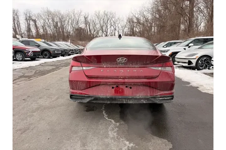 $18750 : Hyundai ELANTRA 2023 SEL 4dr image 4